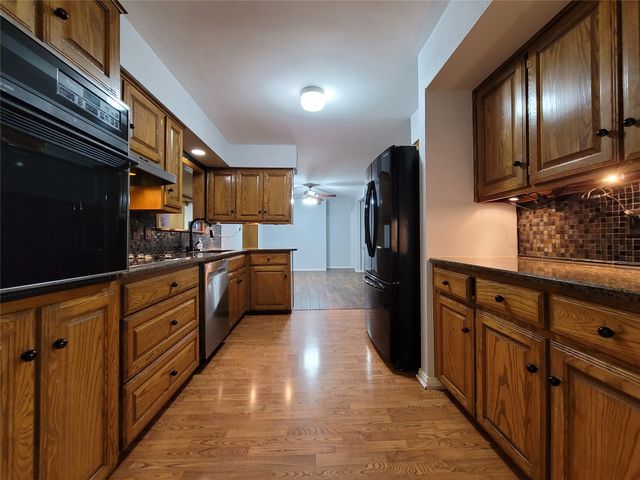 738 Hawthorne Lane, Grand Prairie, TX 75052