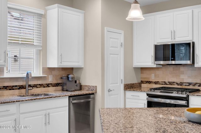 61 Woodview Drive, Whiting, NJ 08759