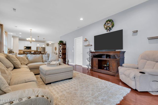 61 Woodview Drive, Whiting, NJ 08759