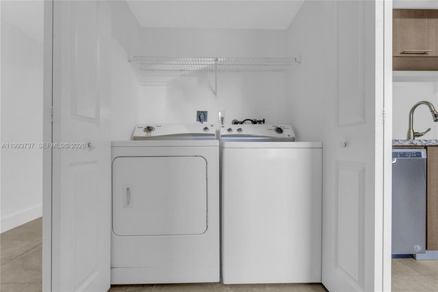 425 W Park Dr 12, Miami, FL 33172