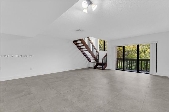 425 W Park Dr 12, Miami, FL 33172