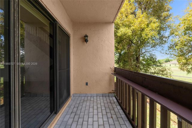 425 W Park Dr 12, Miami, FL 33172