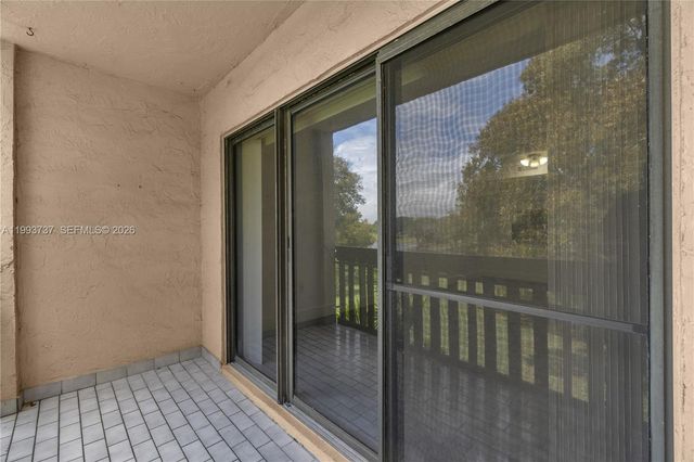 425 W Park Dr 12, Miami, FL 33172
