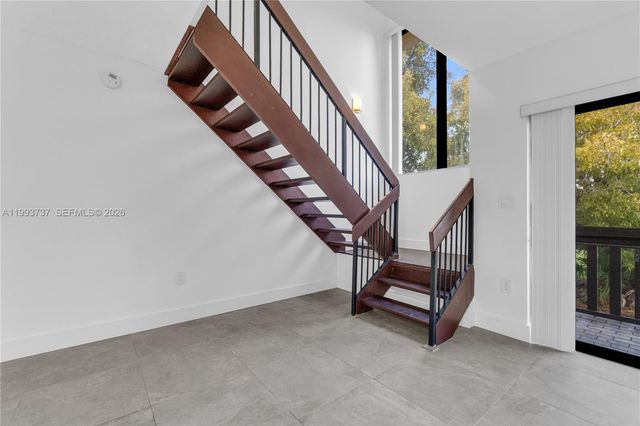 425 W Park Dr 12, Miami, FL 33172