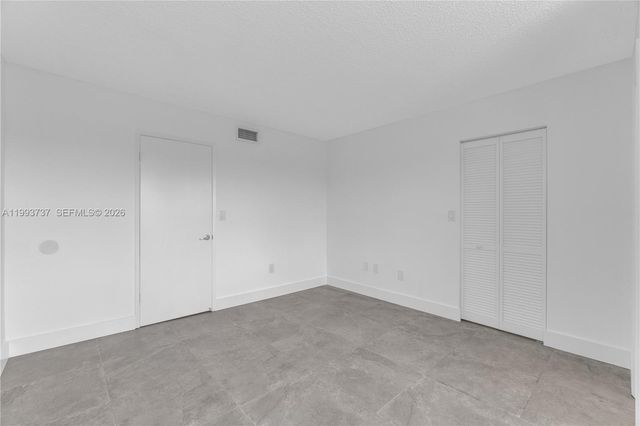 425 W Park Dr 12, Miami, FL 33172