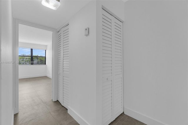 425 W Park Dr 12, Miami, FL 33172