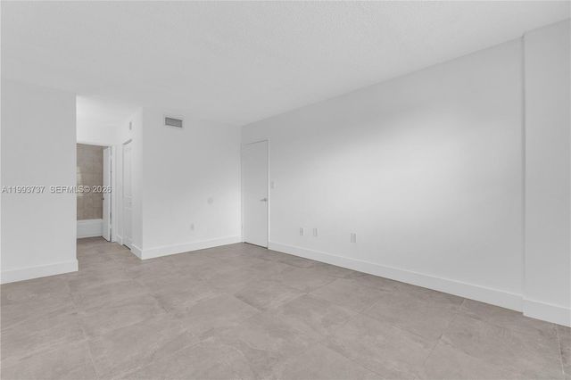 425 W Park Dr 12, Miami, FL 33172