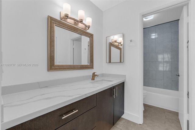 425 W Park Dr 12, Miami, FL 33172