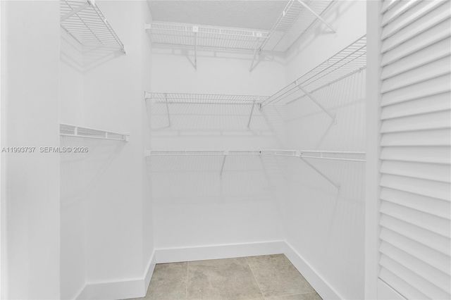 425 W Park Dr 12, Miami, FL 33172