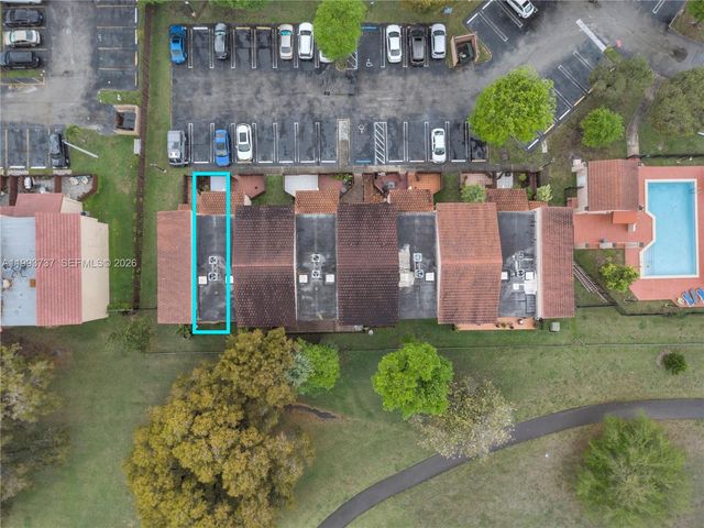 425 W Park Dr 12, Miami, FL 33172