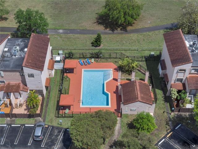 425 W Park Dr 12, Miami, FL 33172