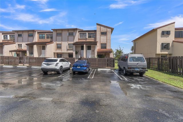 425 W Park Dr 12, Miami, FL 33172