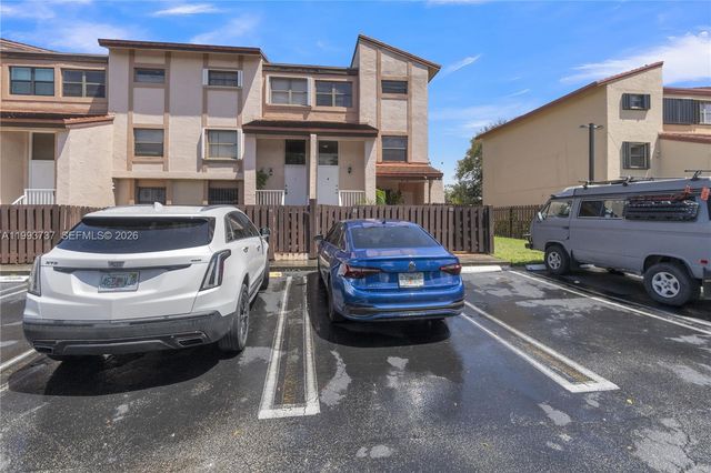 425 W Park Dr 12, Miami, FL 33172