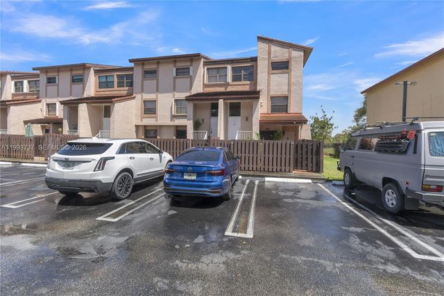 425 W Park Dr 12, Miami, FL 33172