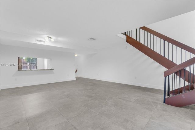 425 W Park Dr 12, Miami, FL 33172