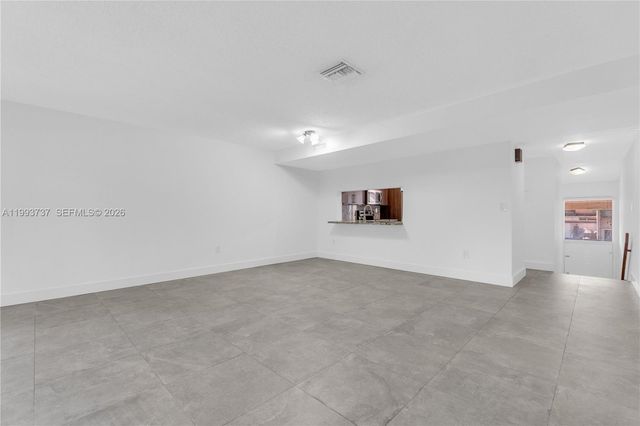 425 W Park Dr 12, Miami, FL 33172