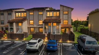 425 W Park Dr 12, Miami, FL 33172