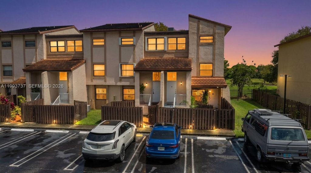 425 W Park Dr 12, Miami, FL 33172