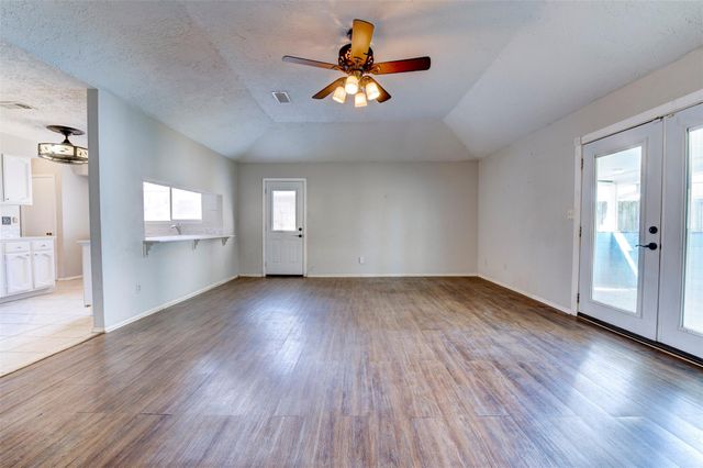 2810 Heritage Colony Drive, Webster, TX 77598