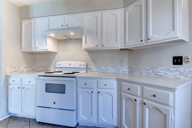 2810 Heritage Colony Drive, Webster, TX 77598