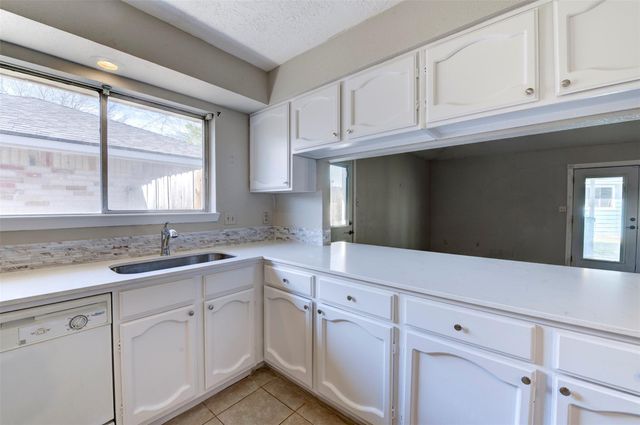 2810 Heritage Colony Drive, Webster, TX 77598