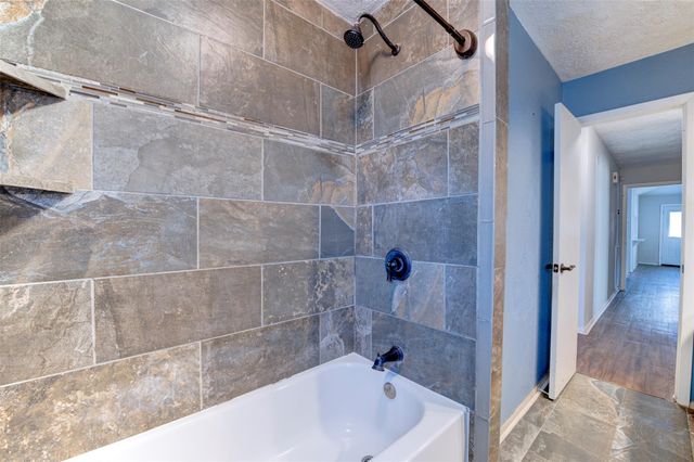 2810 Heritage Colony Drive, Webster, TX 77598