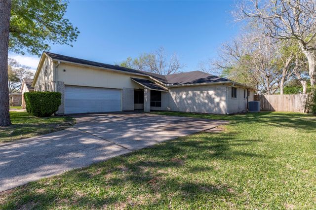 2810 Heritage Colony Drive, Webster, TX 77598