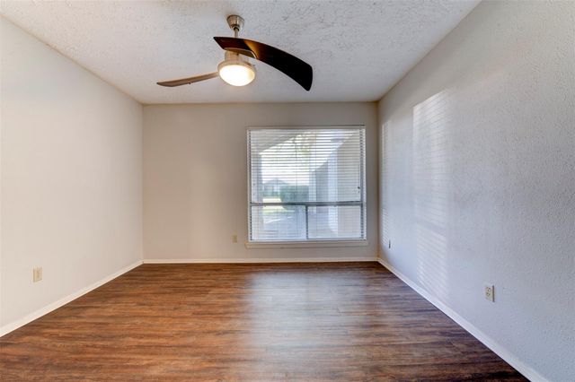 2810 Heritage Colony Drive, Webster, TX 77598