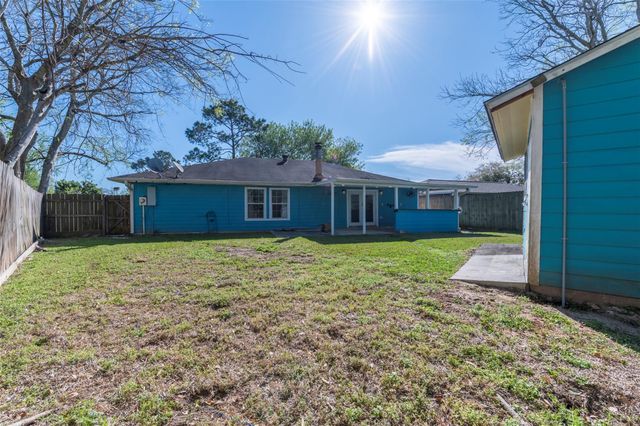 2810 Heritage Colony Drive, Webster, TX 77598