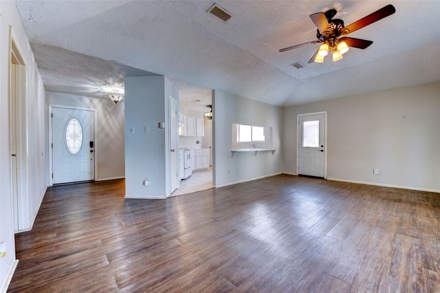 2810 Heritage Colony Drive, Webster, TX 77598