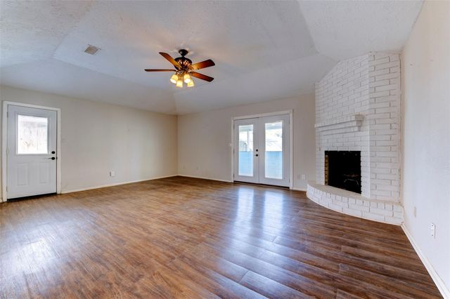 2810 Heritage Colony Drive, Webster, TX 77598