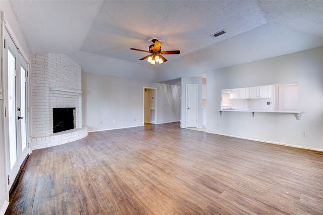 2810 Heritage Colony Drive, Webster, TX 77598