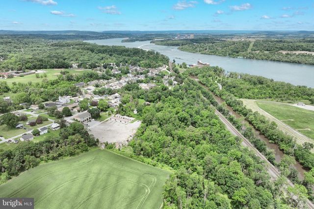 124, 126,128 AND REAR FALLSVIEW AVE, York Haven, PA 17370