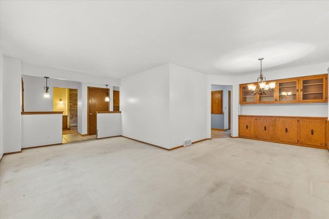 S77W22250 Eleanor STREET, Muskego, WI 53150