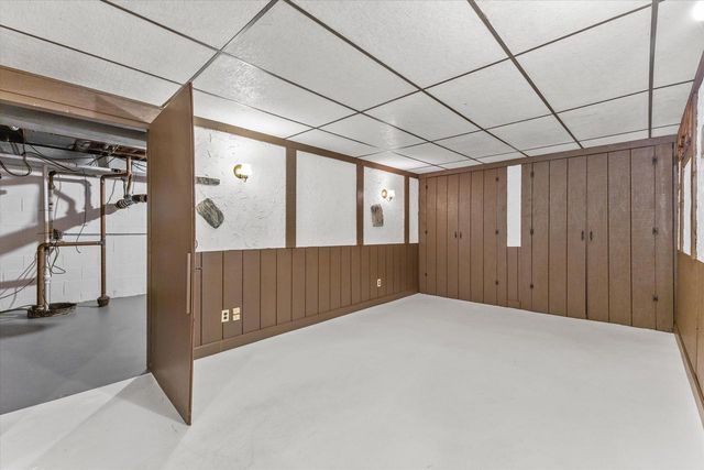 S77W22250 Eleanor STREET, Muskego, WI 53150