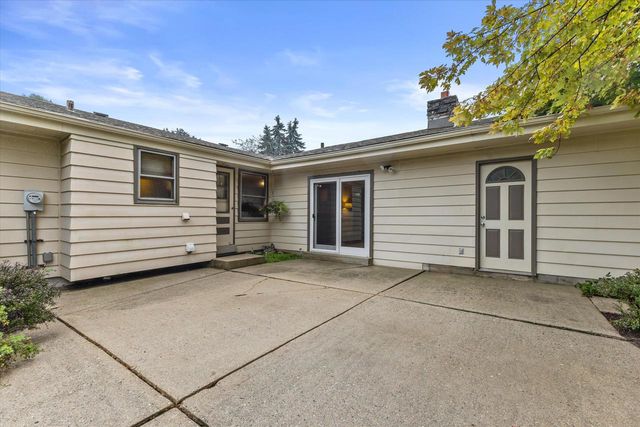 S77W22250 Eleanor STREET, Muskego, WI 53150