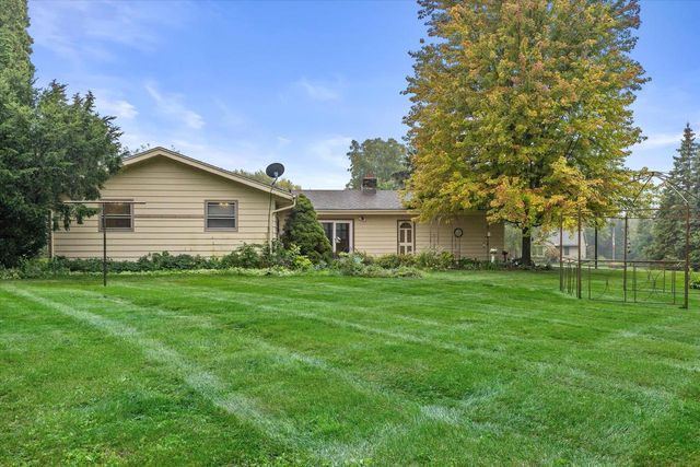S77W22250 Eleanor STREET, Muskego, WI 53150