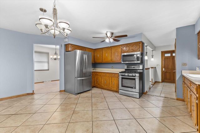 S77W22250 Eleanor STREET, Muskego, WI 53150