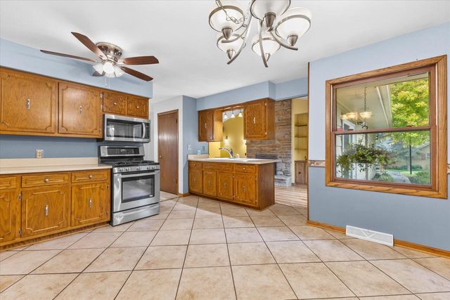 S77W22250 Eleanor STREET, Muskego, WI 53150