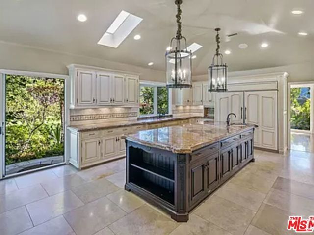 1681 Stone Canyon Road, Los Angeles, CA 90077