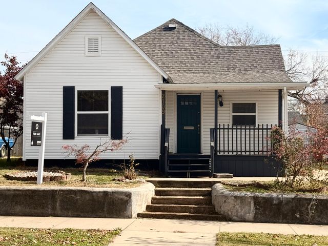 2109 S Moffet Avenue, Joplin, MO 64804
