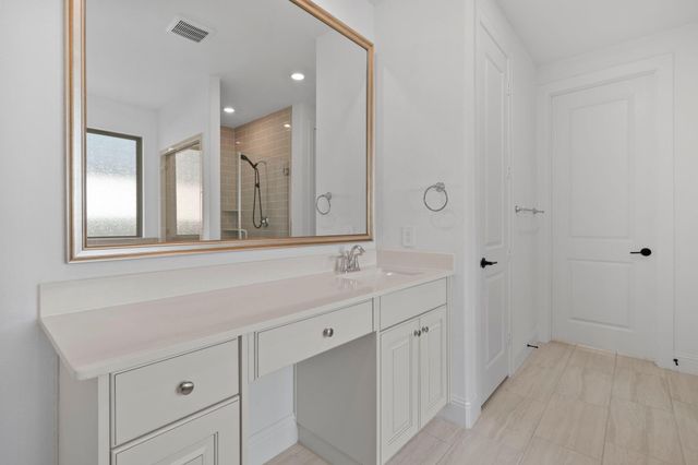 1021 Lakemont Bend Lane, Pinehurst, TX 77362
