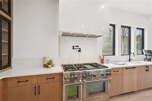 235 Winterberry NW Way, Roswell, GA 30075