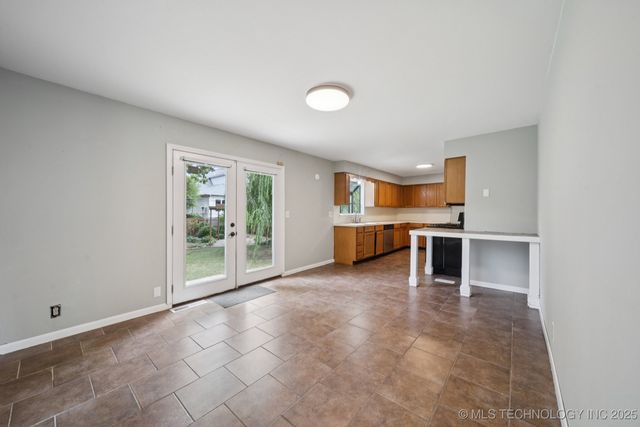 2760 S Gary Drive, Tulsa, OK 74114