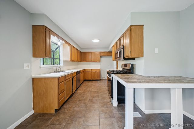 2760 S Gary Drive, Tulsa, OK 74114