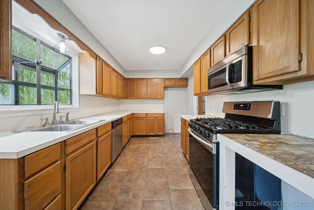 2760 S Gary Drive, Tulsa, OK 74114