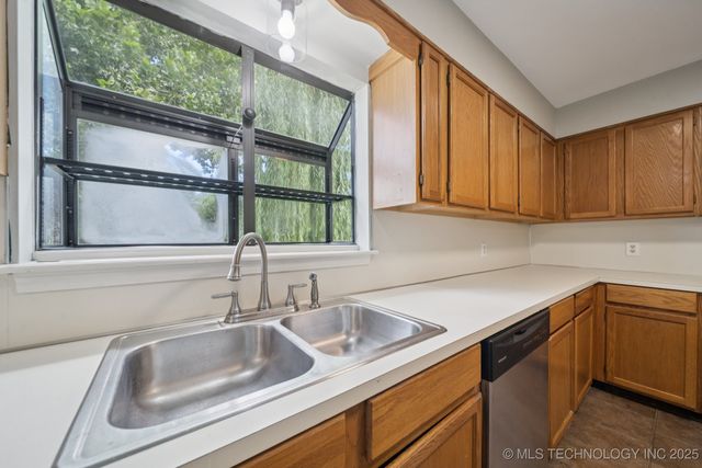 2760 S Gary Drive, Tulsa, OK 74114