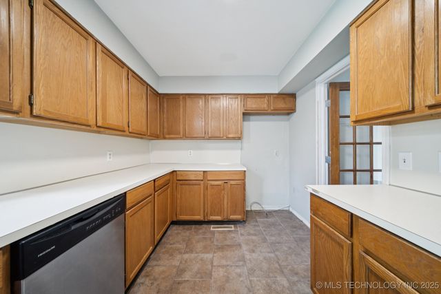 2760 S Gary Drive, Tulsa, OK 74114