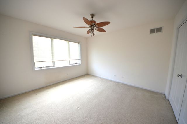 1577 S Kembley Avenue, Palatine, IL 60067