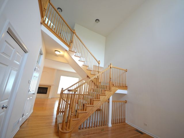 1577 S Kembley Avenue, Palatine, IL 60067